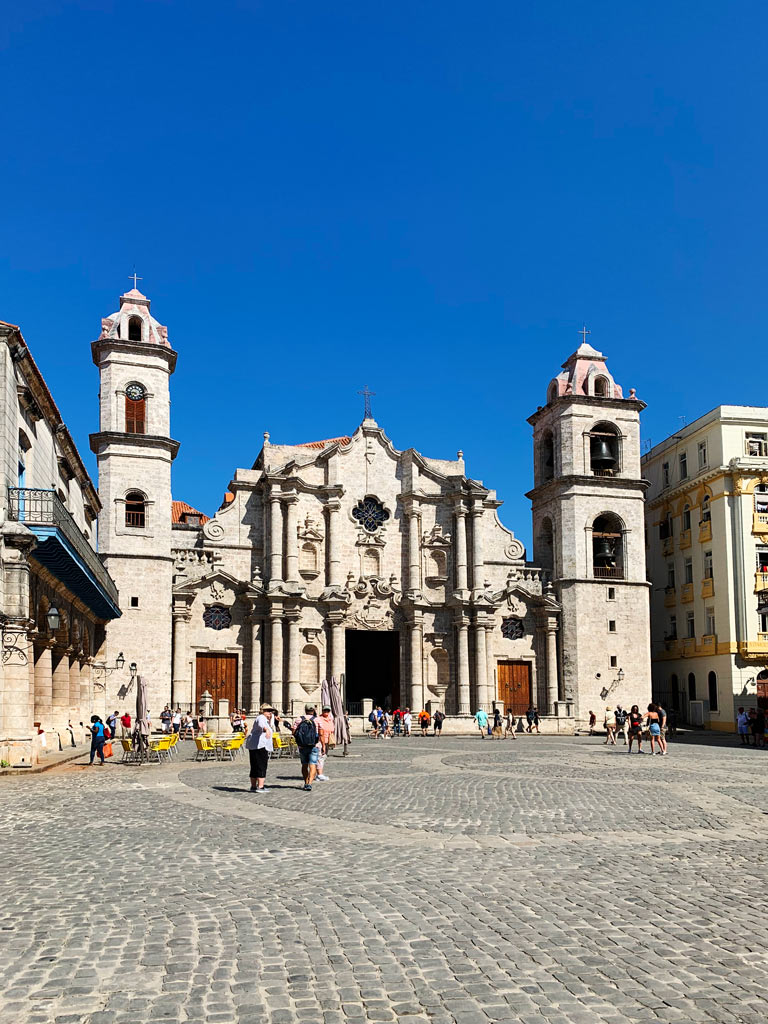 Discover the Plazas of Previous Havana