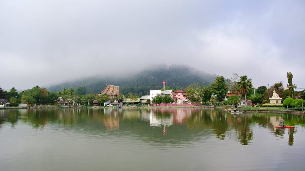 Jong Kham Lake