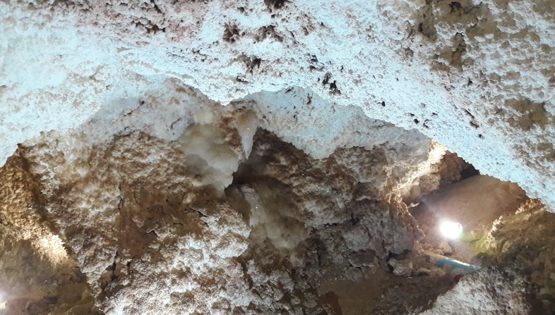 Kaew Komol Cave