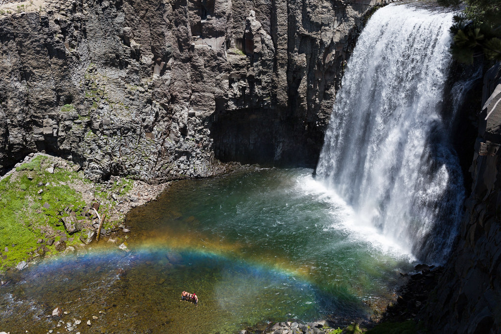 Rainbow Falls in Devil's Postpile National Monument