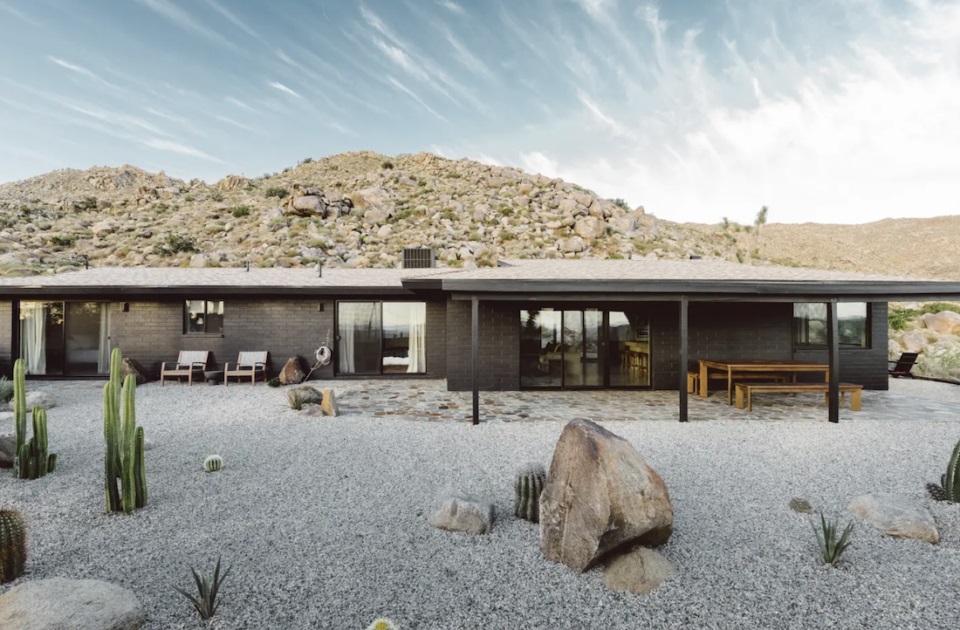 Take a Momentary Break From the Snow With This Heavenly Desert Retreat
