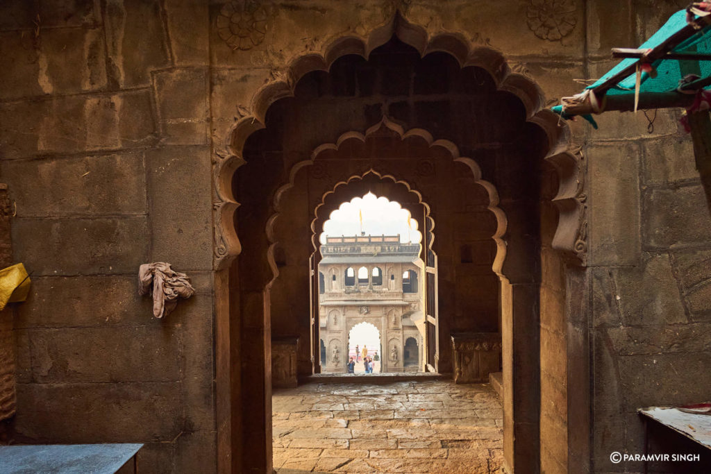 Arched gate to Maheshwar Ghats