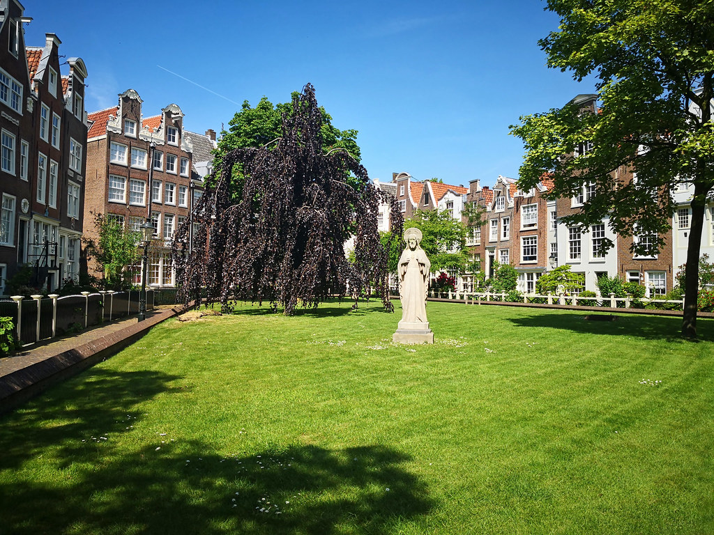 Amsterdam Begijnhof garden