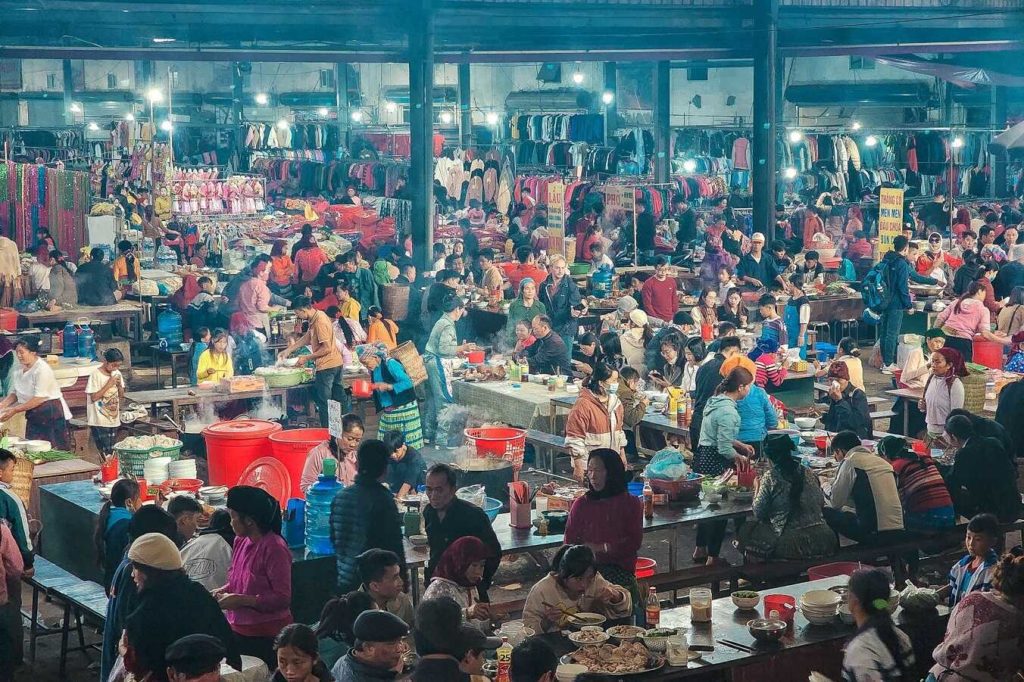market ha giang vietnam