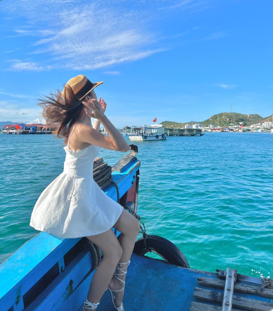 Review travelling in Binh Hung island