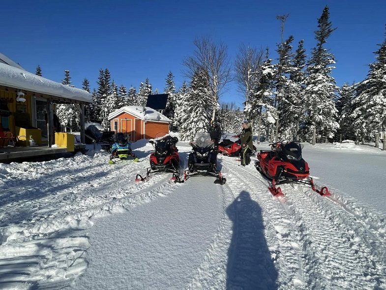 yellowstone snowmobile tours in the US